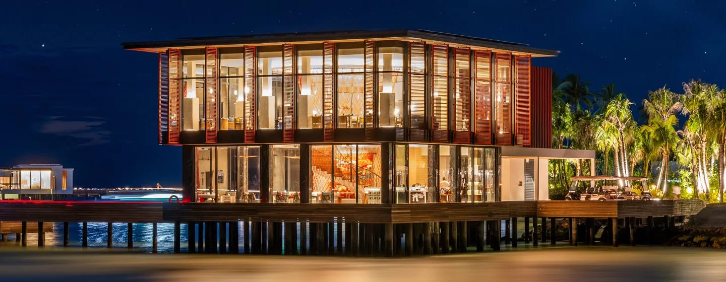 Pavilion Bar · Cocktails & wine · day to late